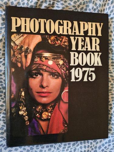 Photografy year book - year, 1975